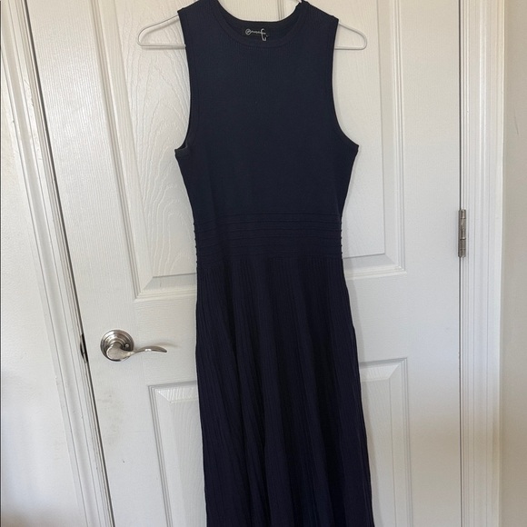 Elegant Blue Sleeveless Dress - Picture 1 of 5